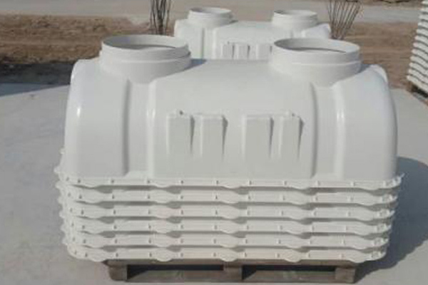 在對玻璃鋼化糞池進行安裝時要注意什么